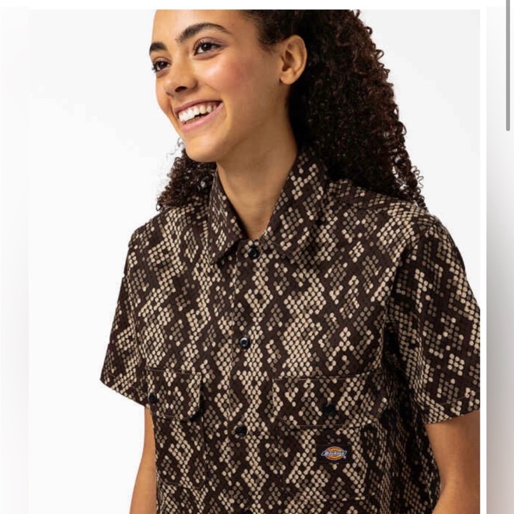 Dickies Camden Camo Snakeprint Button Up Cropped Shirt Size M NWT - Picture 3 of 8